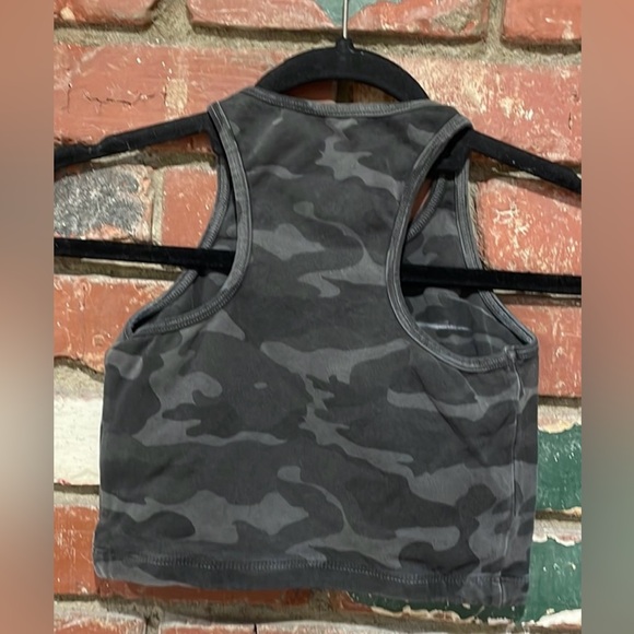 Electric & Rose camouflage Crop Sports Bra Top NWOT size small - Picture 2 of 4